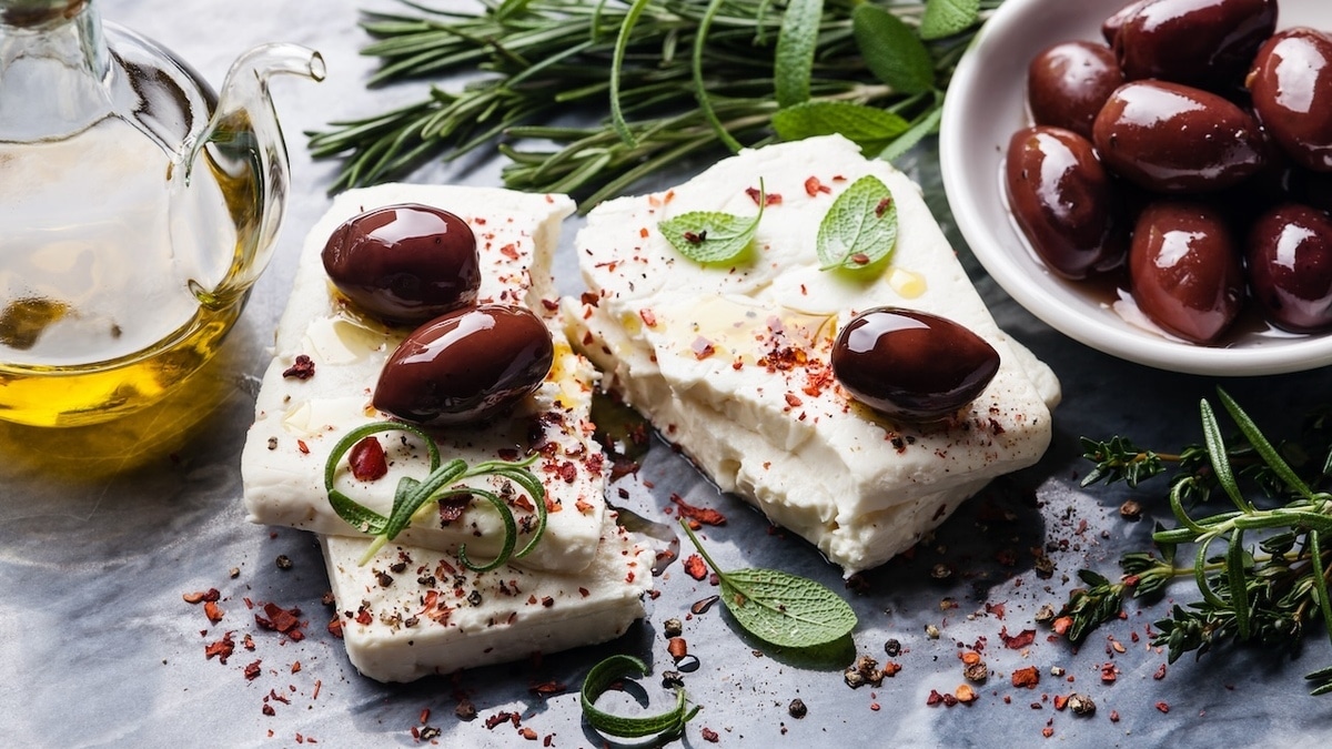 Что приготовить к Новому году за 5 минут — нашли 2 рецепта закусок только из феты и маслин Что приготовить к Новому году за 5 минут — нашли 2 рецепта закусок только из феты и маслин