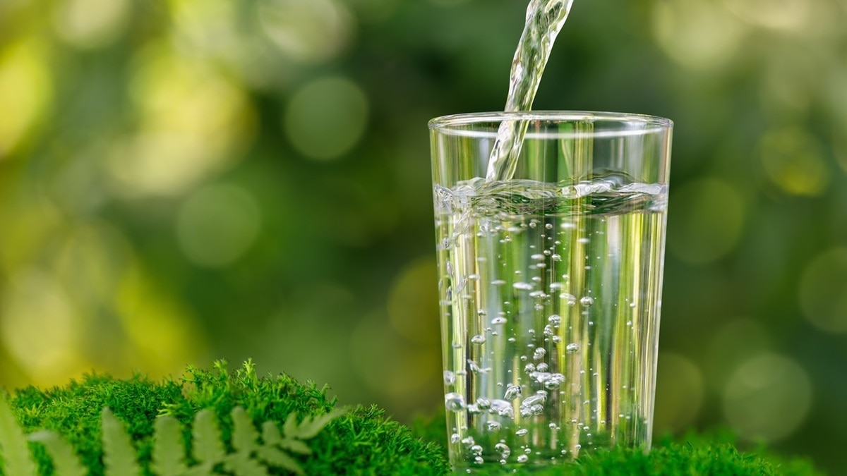 Какую воду нельзя пить людям с повышенным давлением и изжогой