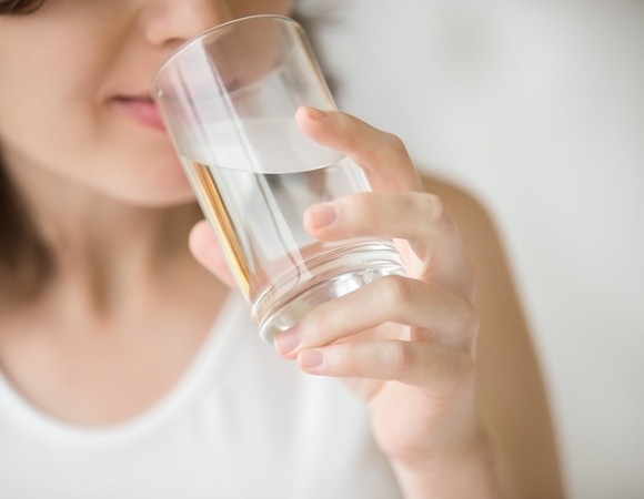 Привычка не для всех: нужно ли начинать утро со стакана воды натощак Привычка не для всех: нужно ли начинать утро со стакана воды натощак