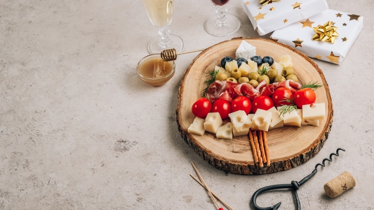 Лучший новогодний стол: праздничные закуски, которые украдут сердце ваших гостей Лучший новогодний стол: праздничные закуски, которые украдут сердце ваших гостей