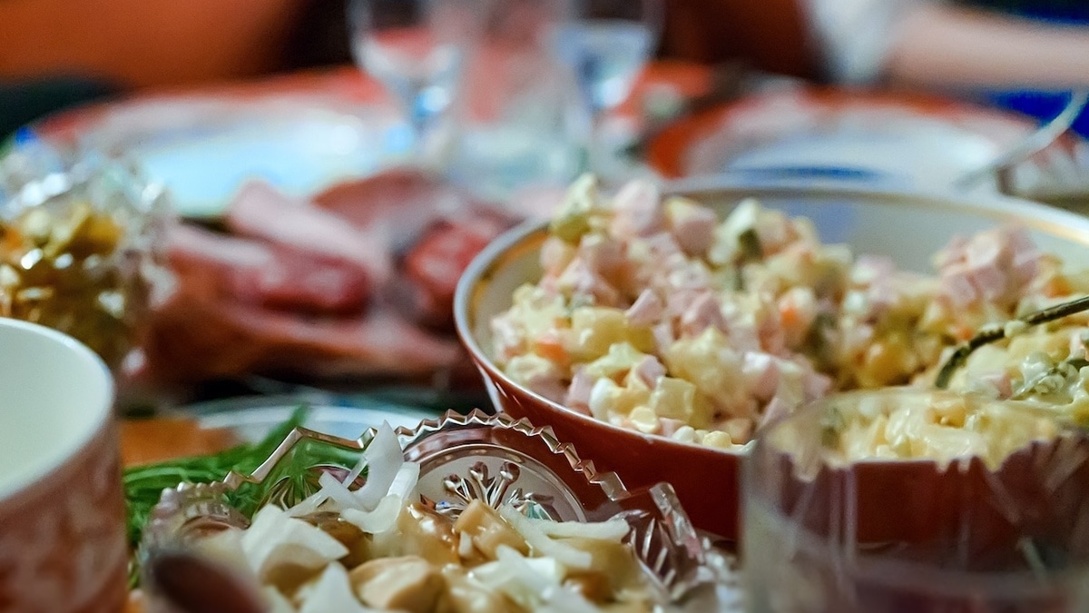 Названо самое полезное блюдо на новогоднем столе — оно спасает от похмелья