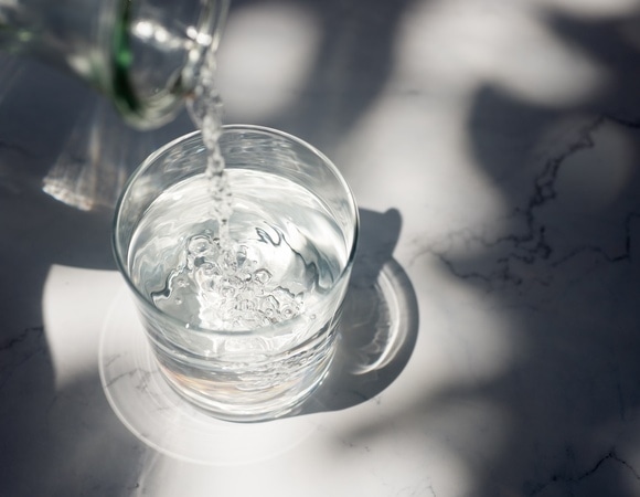 Стало известно, когда нужно выпивать первый стакан воды: нет, не сразу после пробуждения Стало известно, когда нужно выпивать первый стакан воды: нет, не сразу после пробуждения