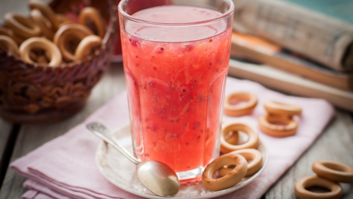 Нутрициолог рассказала, кому вредно пить кисель