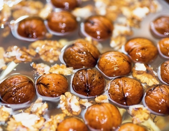 Зачем опытные хозяйки замачивают грецкие орехи в кипятке? Этот лайфхак мечтали знать все Зачем опытные хозяйки замачивают грецкие орехи в кипятке? Этот лайфхак мечтали знать все