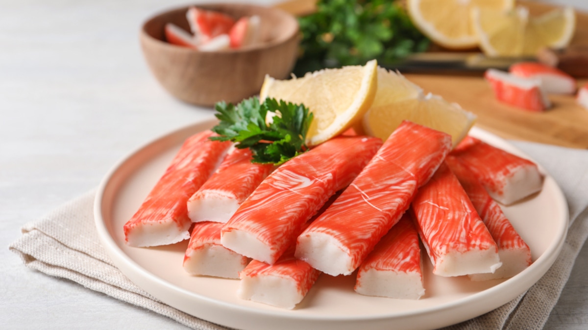 Необычные блюда с крабовыми палочками: когда банальное становится изысканным Необычные блюда с крабовыми палочками: когда банальное становится изысканным