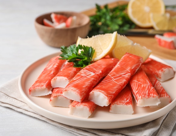 Необычные блюда с крабовыми палочками: когда банальное становится изысканным