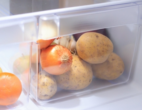 Теряют вкус и становятся токсичными: названы 3 продукта, которые нельзя хранить в холодильнике Теряют вкус и становятся токсичными: названы 3 продукта, которые нельзя хранить в холодильнике