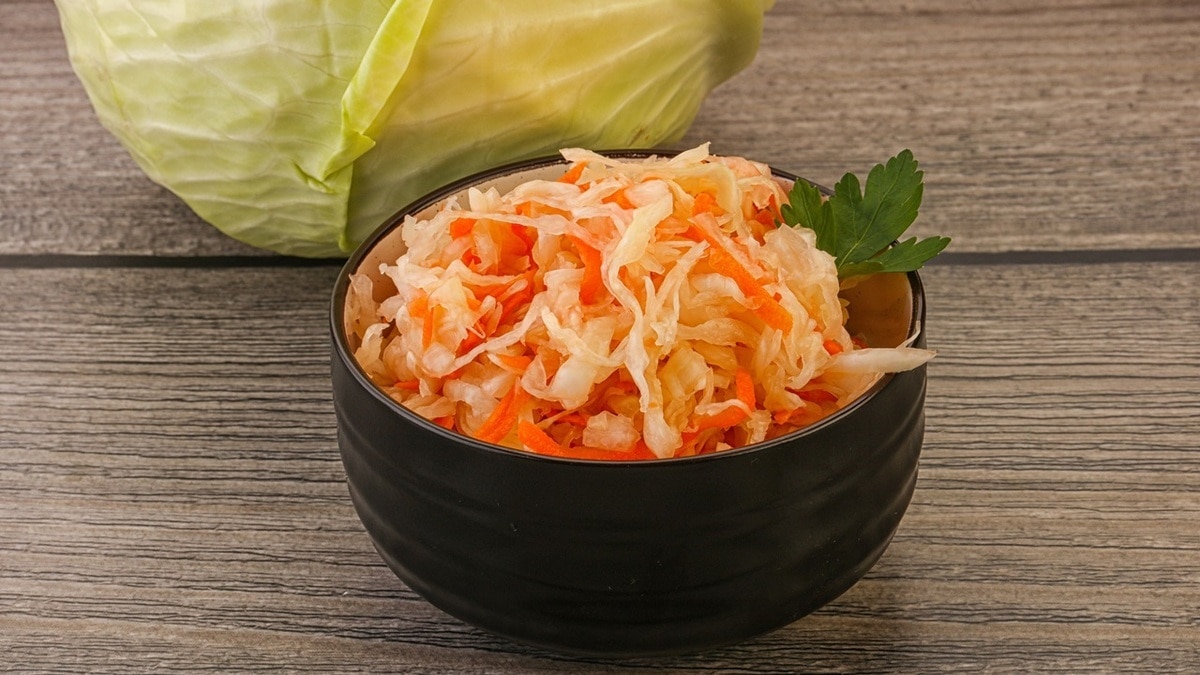 Квашеная капуста полезна, но не всем — доктор Мясников прояснил ситуацию