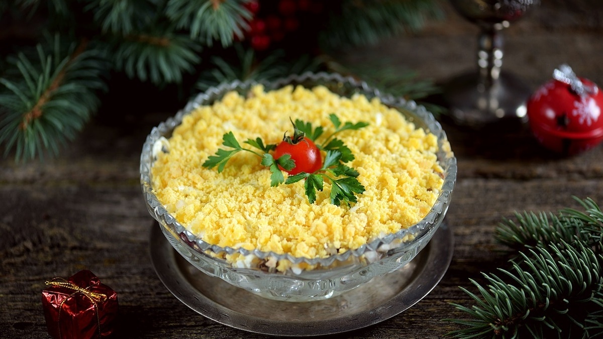 Как обычную «Мимозу» сделать необычной? Заменить всего один ингредиент на рыбу