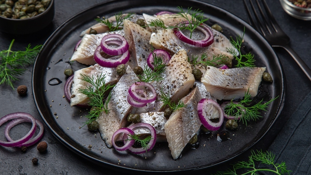 Селедка вместо таблеток? Какая польза от самой популярной рыбы, объяснил доктор Мясников