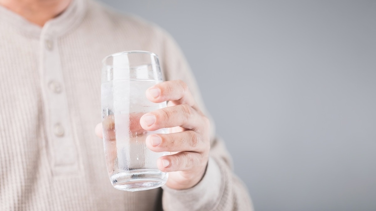 «Проходит транзитом»: доктор Мясников призвал не переоценивать целебный эффект стакана воды перед едой