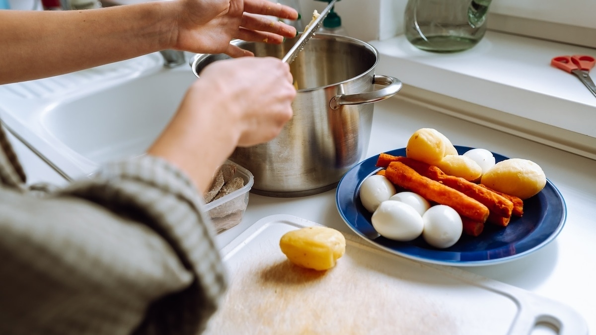 Можно варить овощи для новогодних салатов в одной кастрюле? Можно варить овощи для новогодних салатов в одной кастрюле?