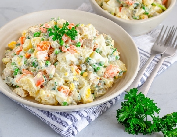 Рецепт постного оливье — готовится даже проще, чем обычный, а по вкусу не отстает Рецепт постного оливье — готовится даже проще, чем обычный, а по вкусу не отстает