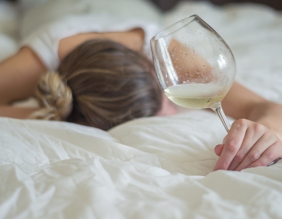 Диетолог Мухина сказала, что спасет от похмелья после новогодней ночи Диетолог Мухина сказала, что спасет от похмелья после новогодней ночи