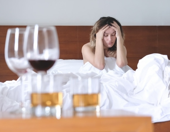Утро не задалось — будет еще хуже: самые бесполезные способы борьбы с похмельем 