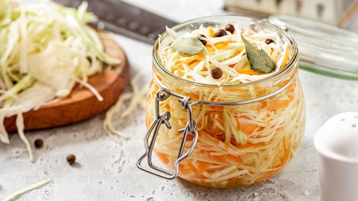 Доктор Мясников объяснил, почему квашеная капуста должна быть на каждом столе