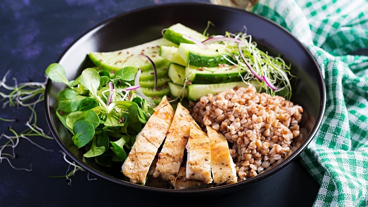 Продукты, которые помогут избавиться от отеков после шумных праздников