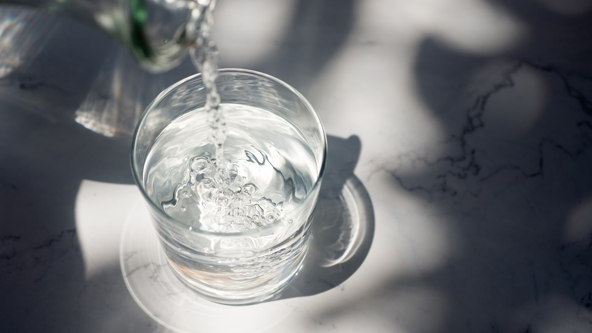 Эффект супа: доктор Мясников рассказал, зачем перед едой пьют стакан воды