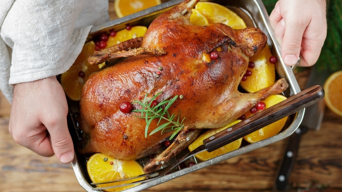 Традиционное блюдо для семейного рождественского ужина — рецепт гуся, запеченного в яблоках и апельсинах Традиционное блюдо для семейного рождественского ужина — рецепт гуся, запеченного в яблоках и апельсинах