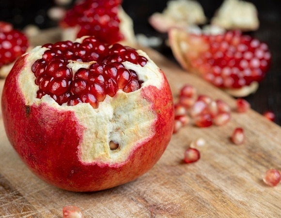 Как разделать гранат всего за минуту — без брызг и поврежденных зерен Как разделать гранат всего за минуту — без брызг и поврежденных зерен