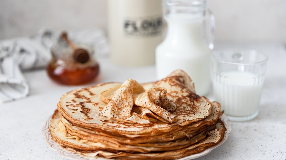 Быстрый рецепт блинов на кефире — получаются тоненькими, ажурными и очень мягкими