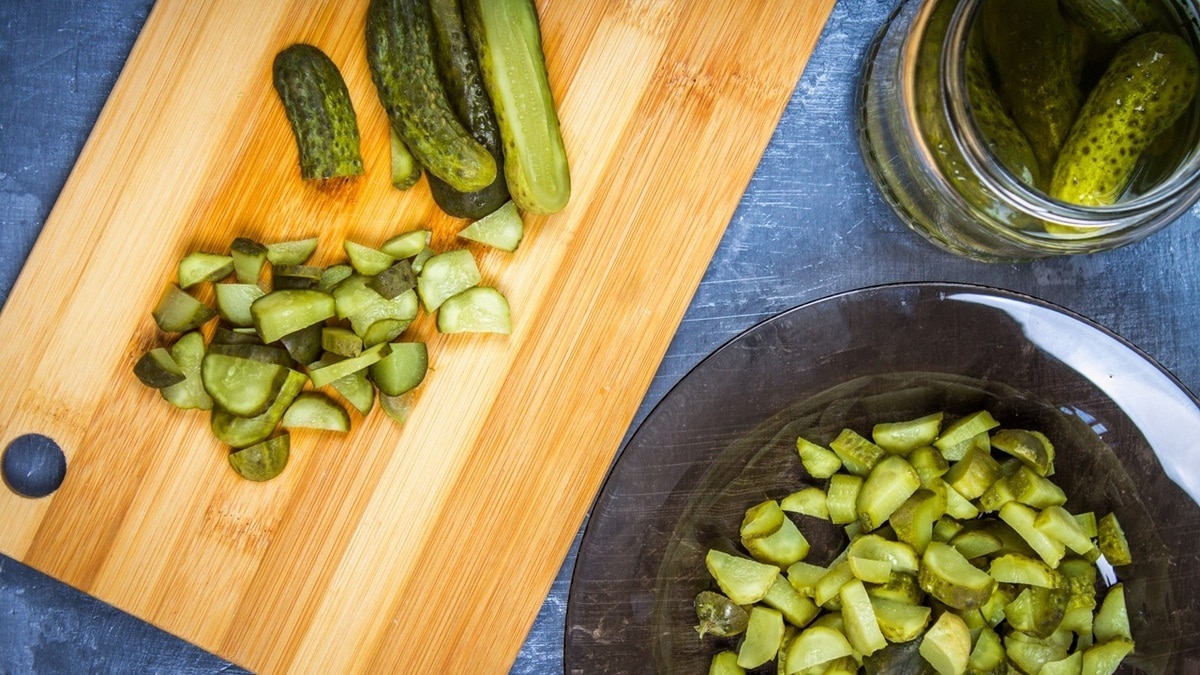 Огурцы на зиму как в СССР — полчаса и вкусный салат «Нежинский» готов Огурцы на зиму как в СССР — полчаса и вкусный салат «Нежинский» готов