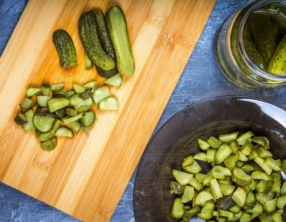 Огурцы на зиму как в СССР — полчаса и вкусный салат «Нежинский» готов