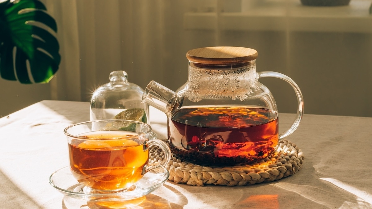 Тремор и бессонница от одной лишней чашки: врач ответил, сколько чая можно пить в день