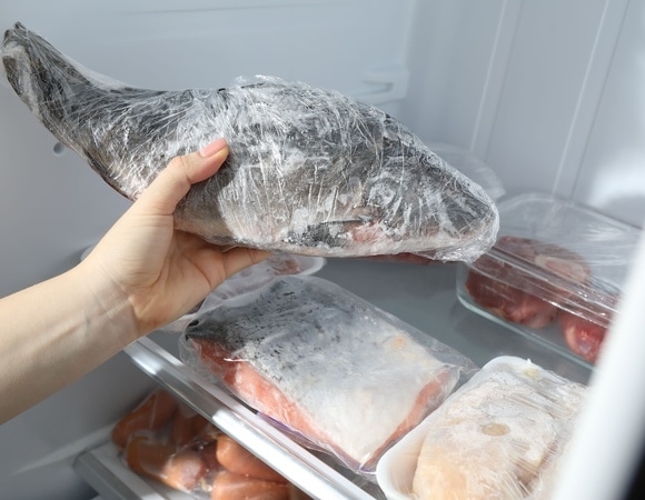 В пергаменте, на ледяной «подушке» или в термопакете: рассказываем, как правильно хранить рыбу В пергаменте, на ледяной «подушке» или в термопакете: рассказываем, как правильно хранить рыбу