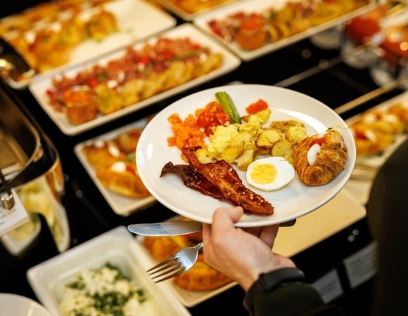 Сколько раз в сутки нужно принимать пищу на самом деле?