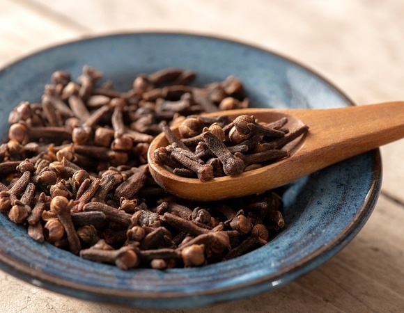 Маленькая, да удаленькая: почему гвоздику нужно чаще использовать в приготовлении блюд? Маленькая, да удаленькая: почему гвоздику нужно чаще использовать в приготовлении блюд?