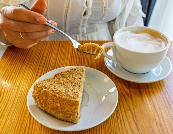 Сколько раз на самом деле нужно присесть, чтобы «сжечь» десерт?