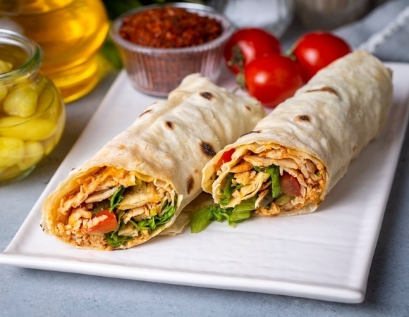 Разрешается ли детям есть шаурму? Педиатр поделилась неожиданным заключением 