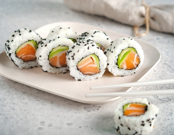 Врач Малышева назвала суши полезной едой, но подвох все же имеется Врач Малышева назвала суши полезной едой, но подвох все же имеется
