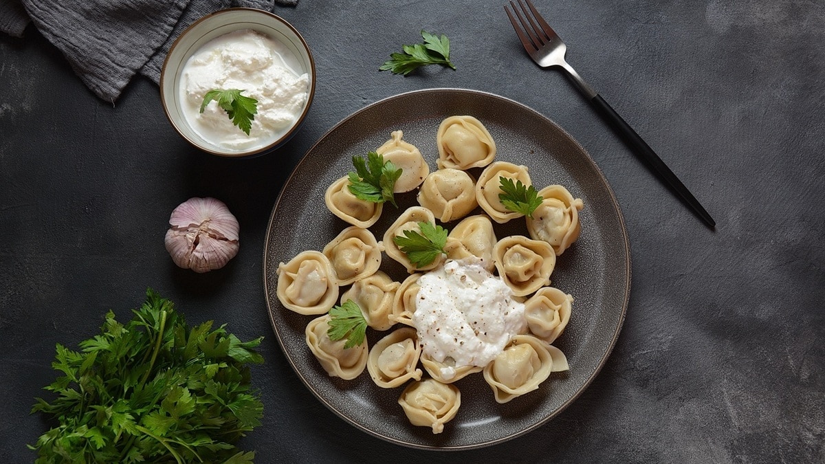 Как замешать тесто на пельмени — раскрываем главный секрет идеальной консистенции