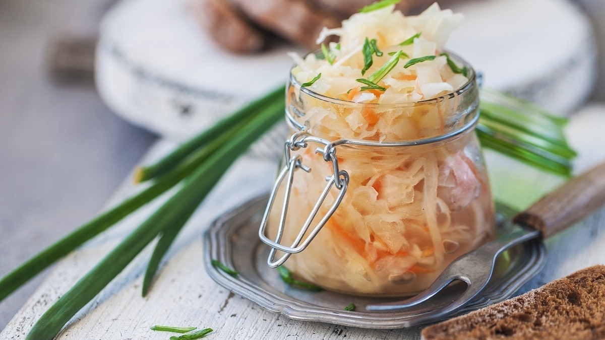 Квашеная капуста гораздо полезнее, если есть ее на ночь — уверен доктор Агапкин