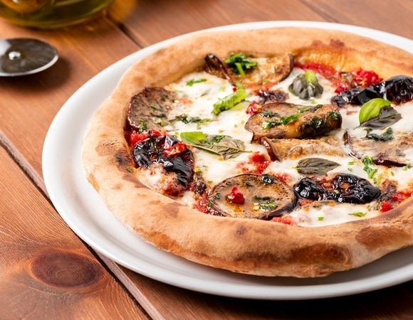 Как раскатать тесто для пиццы — овладеваем тонким кулинарным искусством Как раскатать тесто для пиццы — овладеваем тонким кулинарным искусством