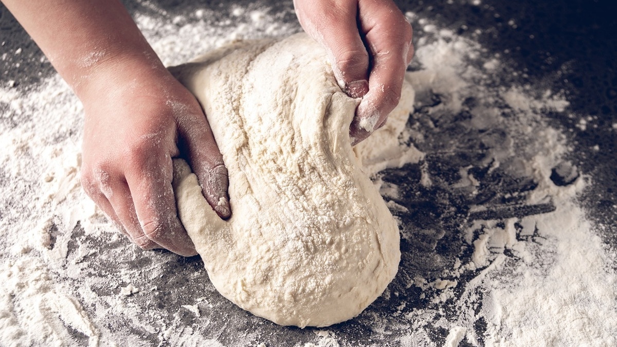 Как раскатать тесто без скалки — раскрываем полезные лайфхаки помимо бутылки с водой