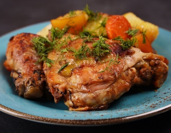 Как потушить мясо на сковороде — с таким рецептом филе будет таять во рту Как потушить мясо на сковороде — с таким рецептом филе будет таять во рту