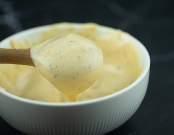 Проявляете слабость к сырному соусу? Его легко сделать в домашних условиях — 10 минут и готово Проявляете слабость к сырному соусу? Его легко сделать в домашних условиях — 10 минут и готово