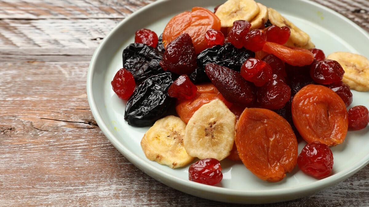 Доктор Мясников объяснил, как мыть сухофрукты перед едой — без потери полезных свойств