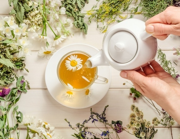 Ромашка и шалфей при боли в горле? Доктор Мясников назвал ситуацию, когда этого совершенно недостаточно Ромашка и шалфей при боли в горле? Доктор Мясников назвал ситуацию, когда этого совершенно недостаточно