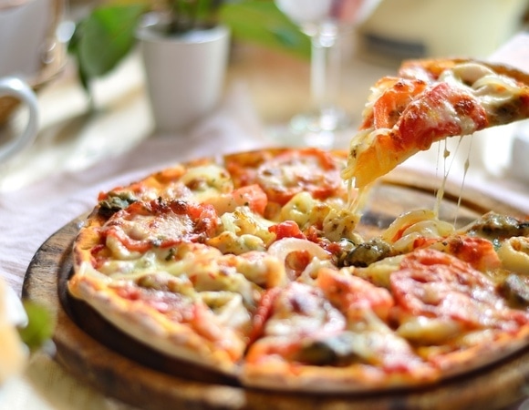 Гастроэнтеролог озвучил состав полезной пиццы: можно позволить себе не только по праздникам Гастроэнтеролог озвучил состав полезной пиццы: можно позволить себе не только по праздникам