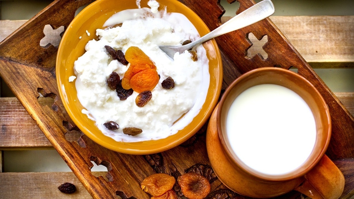 Как быстро разморозить творог — эти 4 способа сохранят вкус и текстуру продукта 