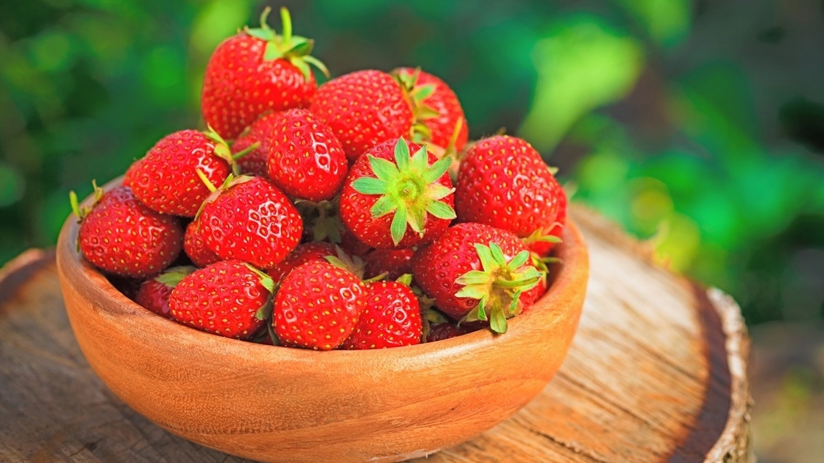 Не стоит отбеливать зубы и в некоторых случаях даже есть — когда о клубнике лучше забыть