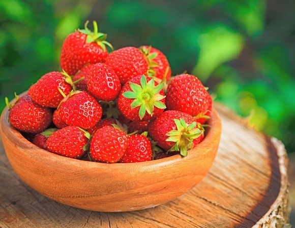 Не стоит отбеливать зубы и в некоторых случаях даже есть — когда о клубнике лучше забыть