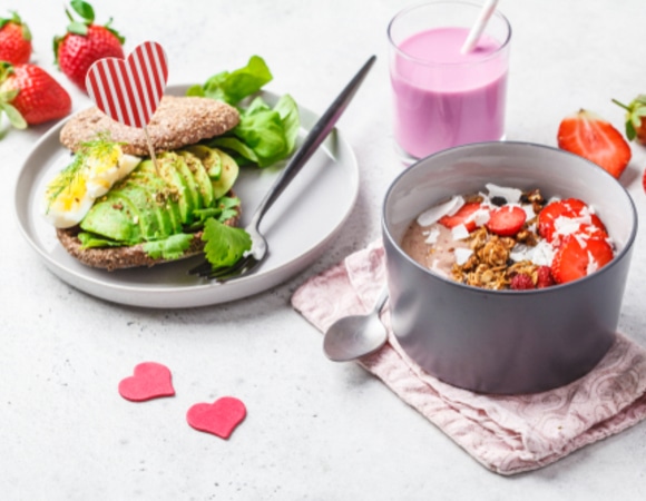 Романтика не только на ужин: 3 варианта праздничного завтрака на 14 февраля