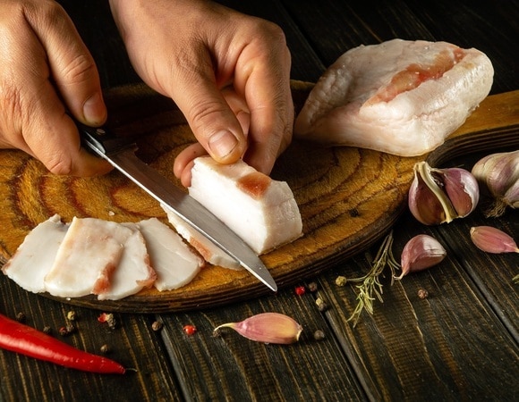 Какое сало выбрать, чтобы не навредить себе? Всего один нюанс убережет от паразитов Какое сало выбрать, чтобы не навредить себе? Всего один нюанс убережет от паразитов