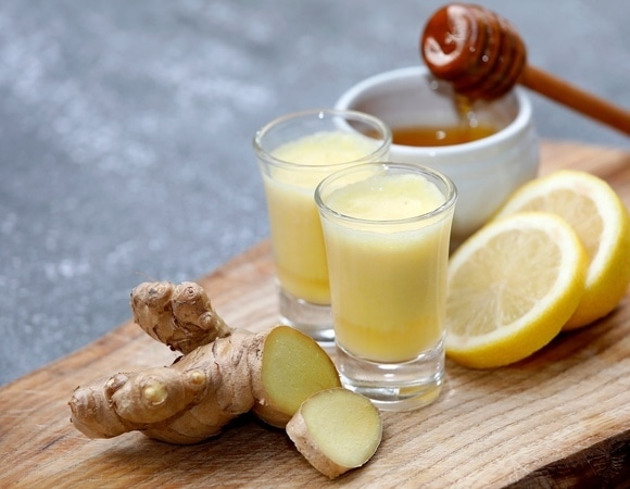 Избавляют от токсинов и бодрят лучше кофе? В тренде новое увлечение — имбирными шотами