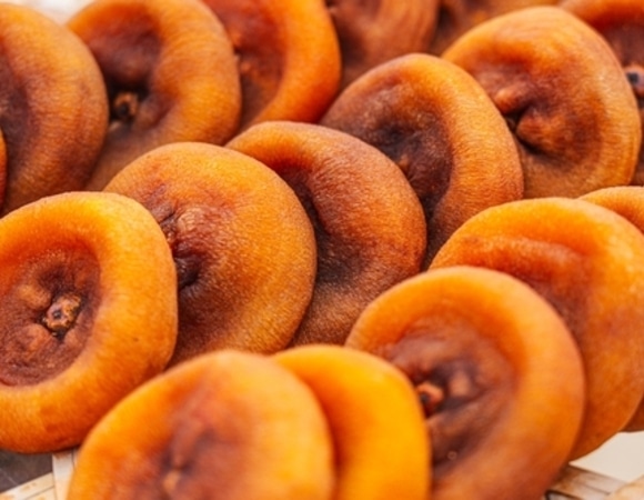 Сезон свежей хурмы подходит к завершению: стоит ли переходить на вяленую? Сезон свежей хурмы подходит к завершению: стоит ли переходить на вяленую?